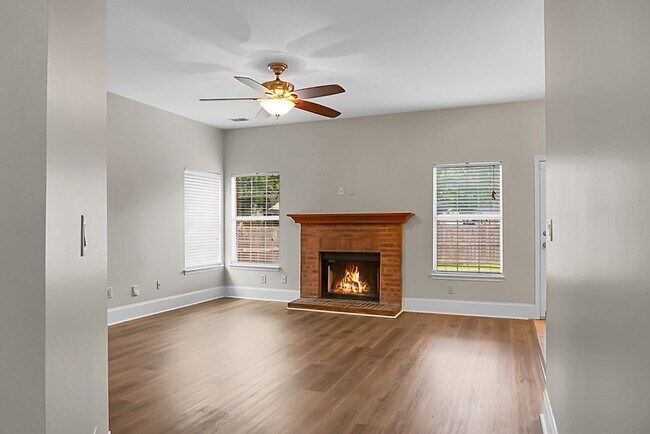 Building Photo - Gorgeous, 2 story, 4 BR, 2.5 BA Home with Fenced Yard near Magnolia Gardens