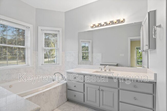 Building Photo - 15470 Turner Dr