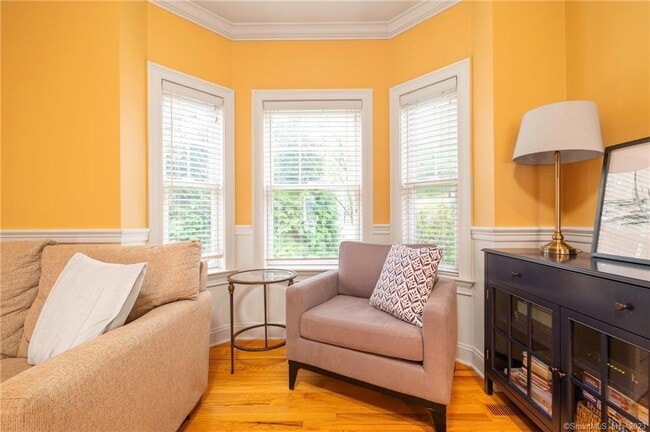 Building Photo - 160 Glenbrook Rd