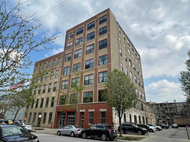 Primary Photo - 1147 W Ohio St