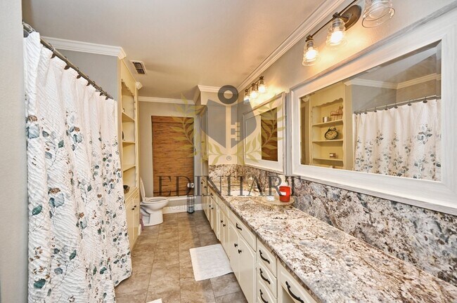 Building Photo - 360 E Terrace Ave