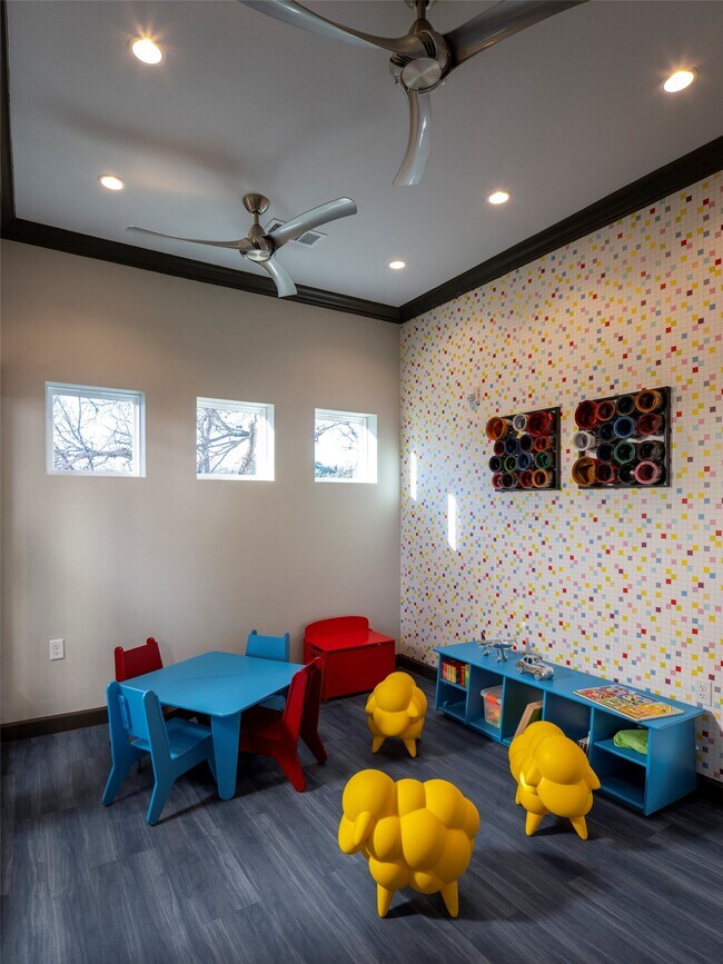 Building Photo - 1800 S I-35 Frontage Rd