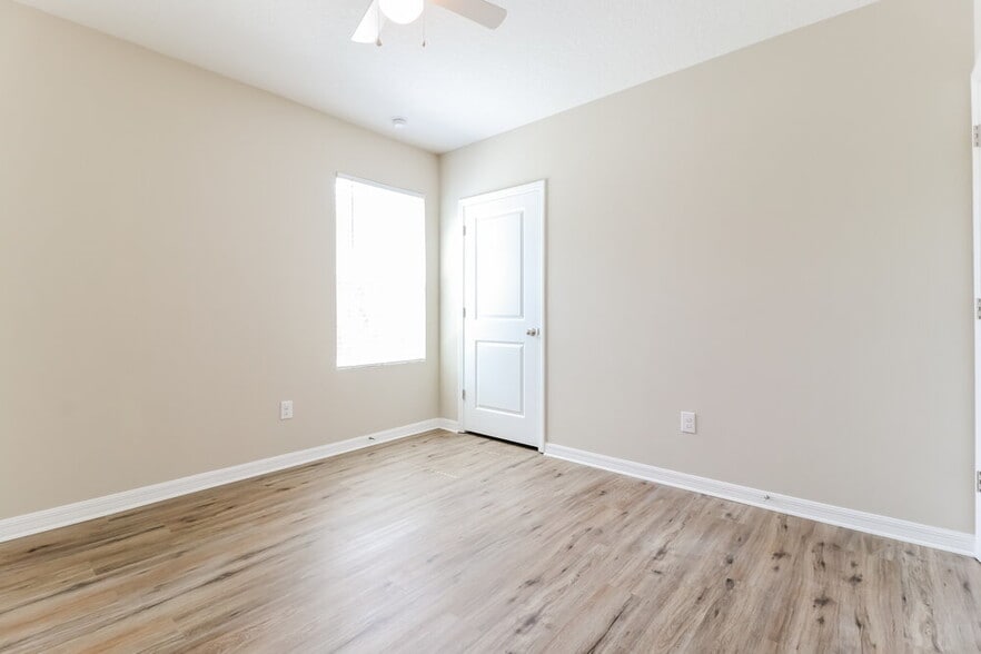 Building Photo - 9274 Watolla Dr