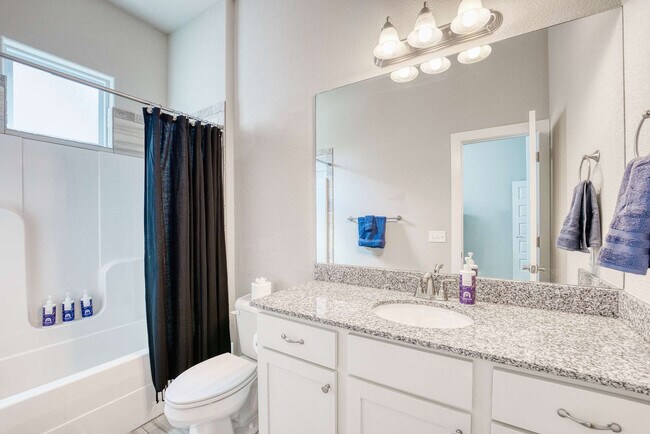 Building Photo - 909 W Eagle St