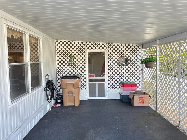 Building Photo - 425 Bougainvilla Dr