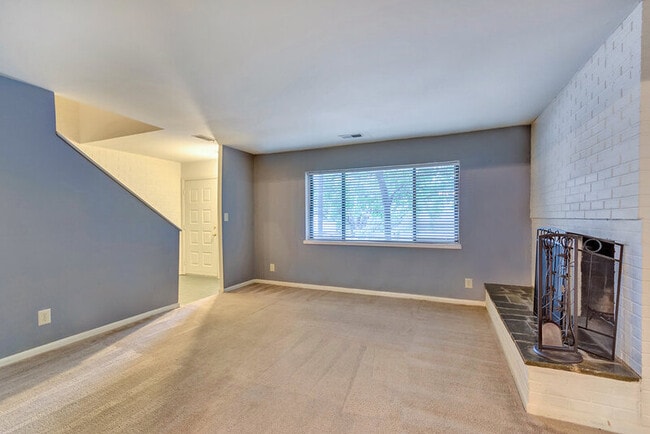 Building Photo - 306 Harvest Dr