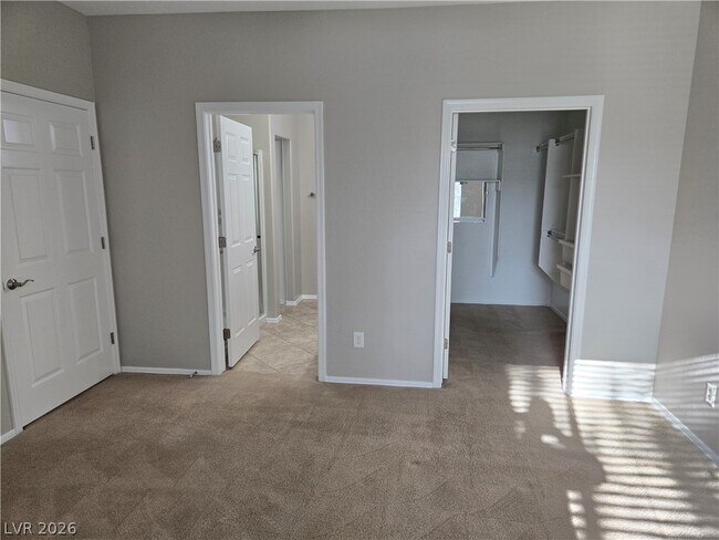 Building Photo - 6868 Sky Pointe Dr