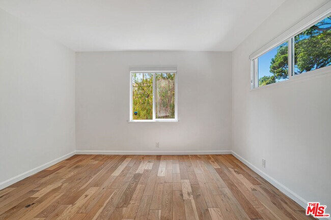 Building Photo - 4340 W 60th St