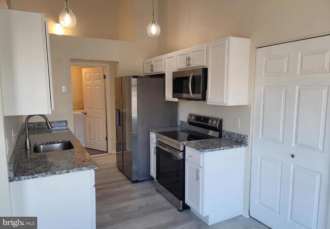 Building Photo - 9565 Battery Heights Blvd