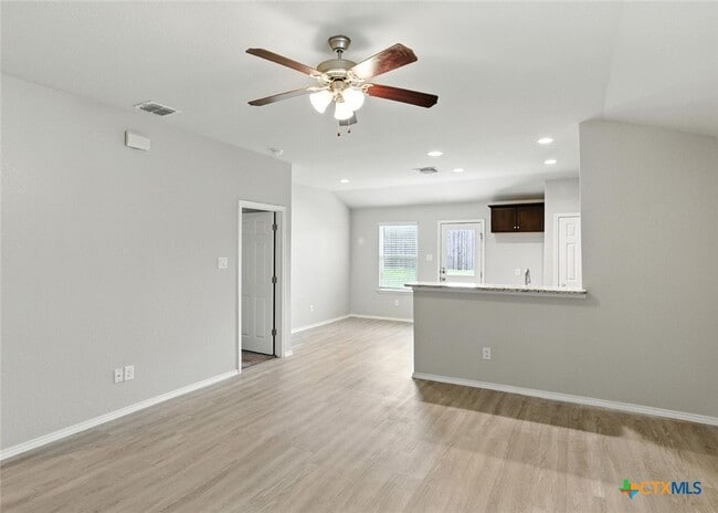 Building Photo - 737 Peak Pl