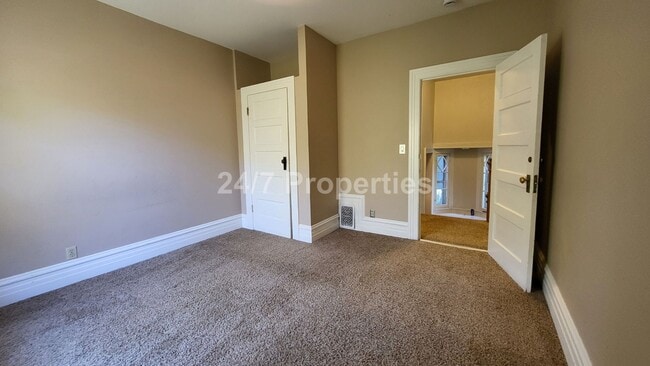 Building Photo - Beautiful Vintage 3 BD | 2.5 BA Home - Nob...