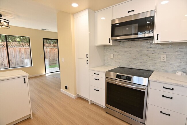 Building Photo - 347 W Rincon Ave