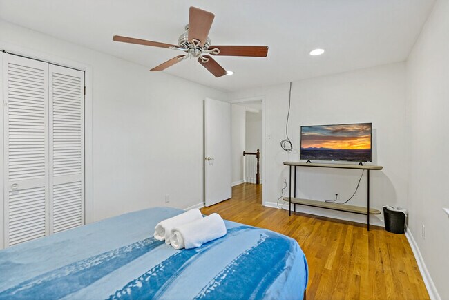 Building Photo - 8403 Woodford Ct