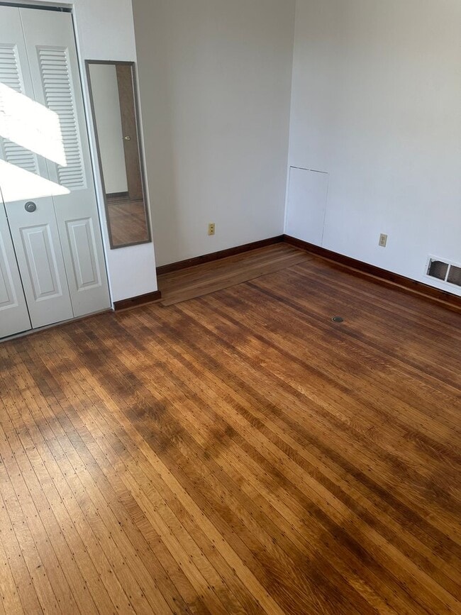 Building Photo - 407 S Aiken Ave