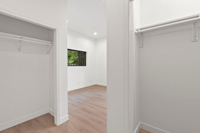 Building Photo - Stunning brand new construction, modern lu...