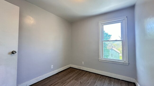 Building Photo - Spacious 3-bed home in Midland, PA!