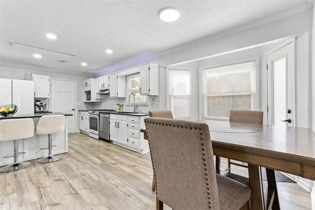 Building Photo - 1646 Desford Ct SW