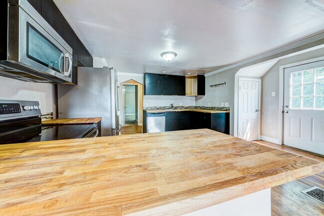 Building Photo - 59 Barry St