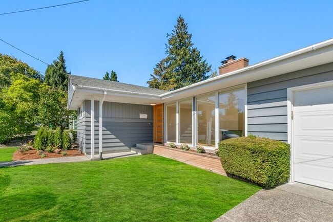 Building Photo - Freshly Updated West Seattle Rambler w/ Ai...