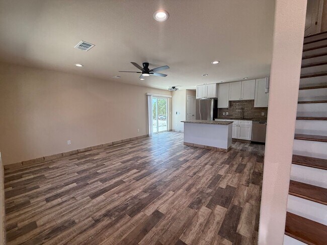 Building Photo - MAKAYLA DR - 1008/ 1010