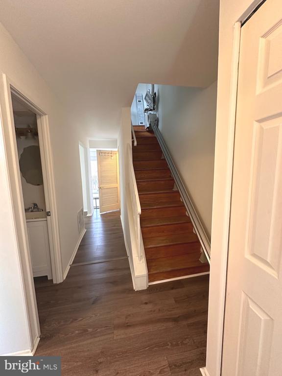 Building Photo - 2328 Sun Valley Cir