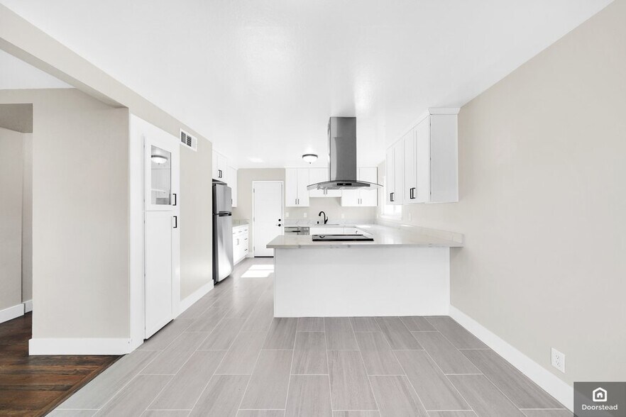Building Photo - 25579 Calaroga Ave