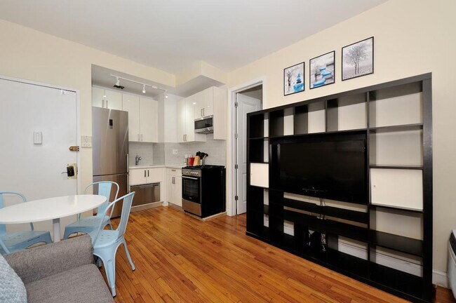 Building Photo - 70 W 3rd St