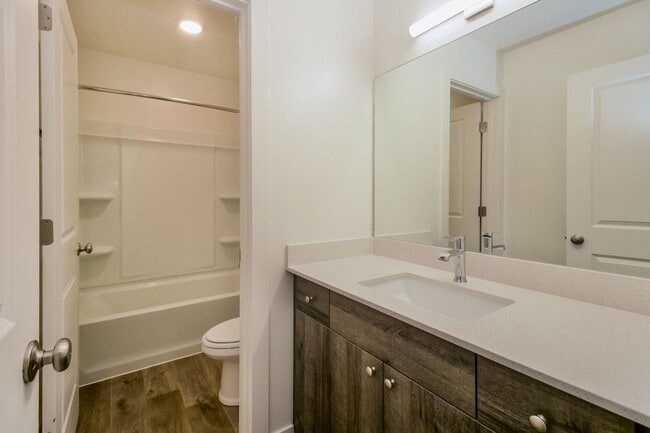 Building Photo - Spacious 3 Bed, 2.5 Bath Pet-Friendly Home with Central Air & 2-Car Garage! - Available on NOW!