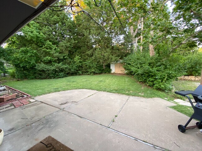 Building Photo - 1402/1404 Hillcrest Drive