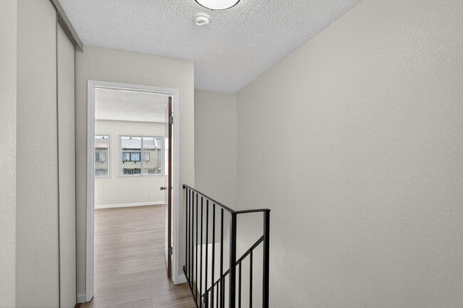 Building Photo - Spacious Condo in Santa Clara - Easy Commute!