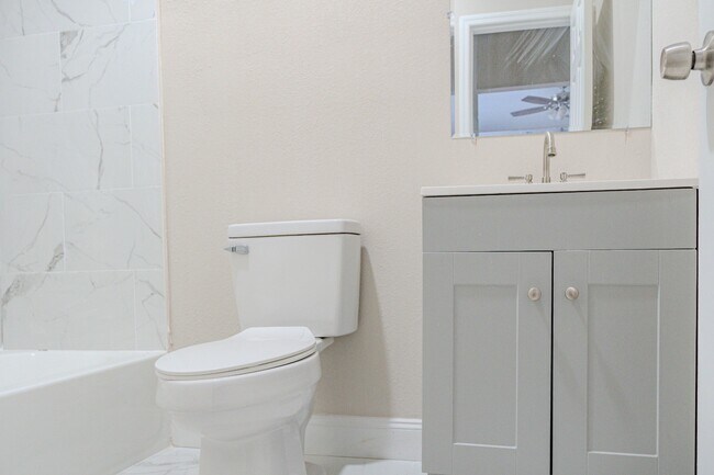 Building Photo - 129 W Church St