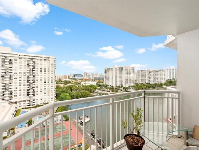 Building Photo - 18071 Biscayne Blvd