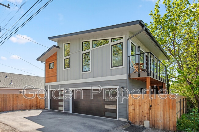 Building Photo - 1721 E Lakeside Ave