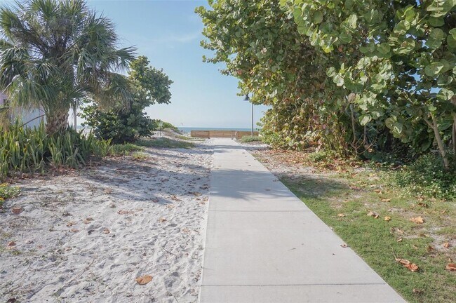 Building Photo - 929 Lantana Ave