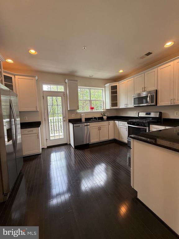 Building Photo - 7476 Riding Meadow Way