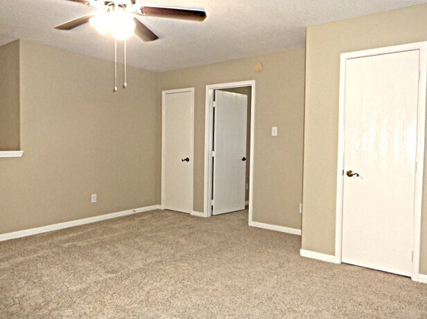 Building Photo - 423 Brushy Glen Dr