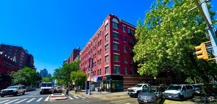 Building Photo - 206 W 104th St