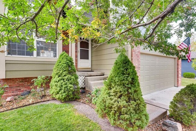 Building Photo - GREAT LOCATION! New LVP and Carpet - WON'T LAST LONG!