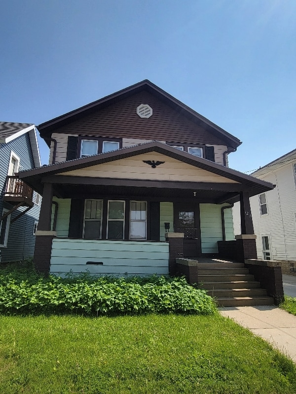 Building Photo - 123 E Mill St