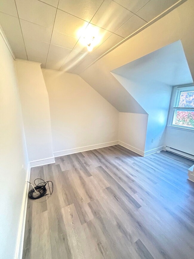 Building Photo - 463 Walnut St