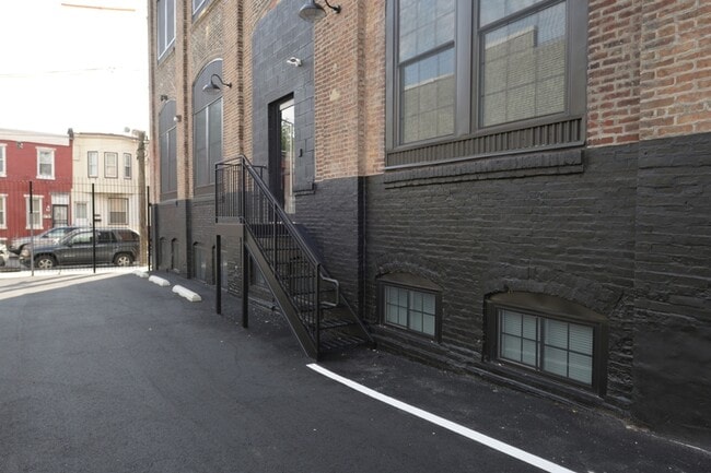 Building Photo - 1901 E Willard St