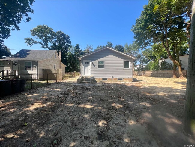 Primary Photo - 94 Huguenot Dr