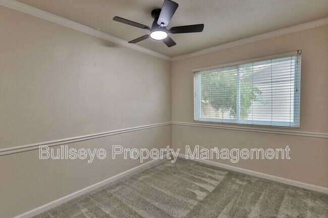 Building Photo - 2334 W Calle Iglesia Ave