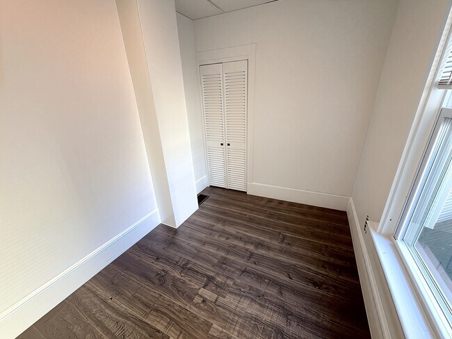 Building Photo - 17 Upham St