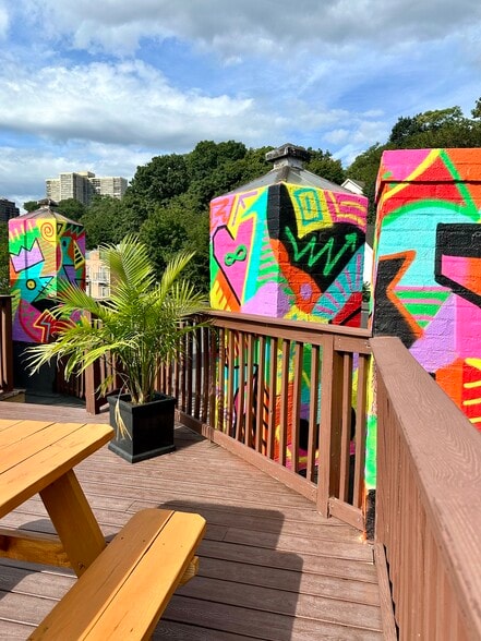 Building Photo - 553 Undercliff Ave