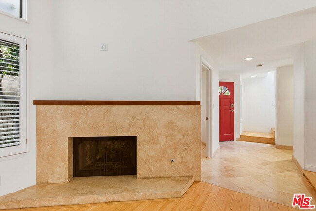 Building Photo - 832 15th St