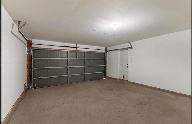 Building Photo - 1605 Balsam Way