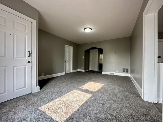 Building Photo - 318 N 27th Ave