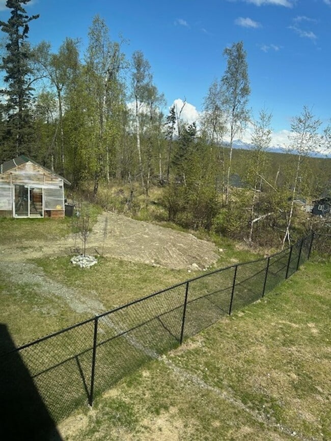 Building Photo - Gorgeous Log Home with infloor heat.  Two level lots with RV parking and dumpstation.