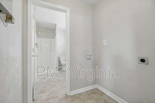 Building Photo - 1310 Hoover Ave